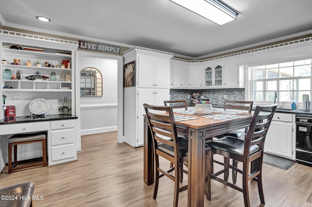 dining area featuring crown molding and light hardwood / wood-style flooring