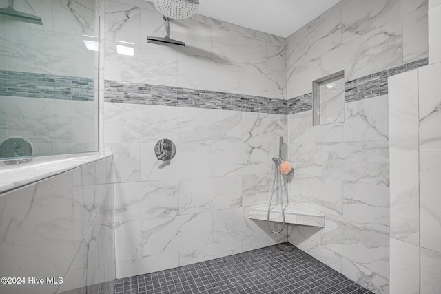 bathroom featuring a tile shower