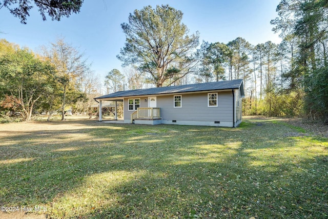 back of house featuring a lawn