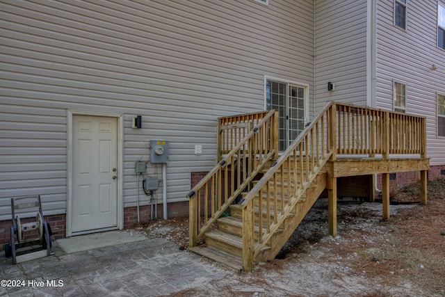 entrance to property featuring a wooden deck