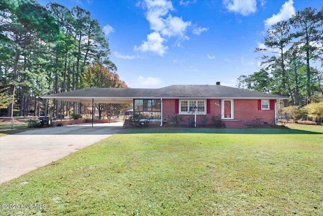 ranch-style home featuring a front lawn and a carport