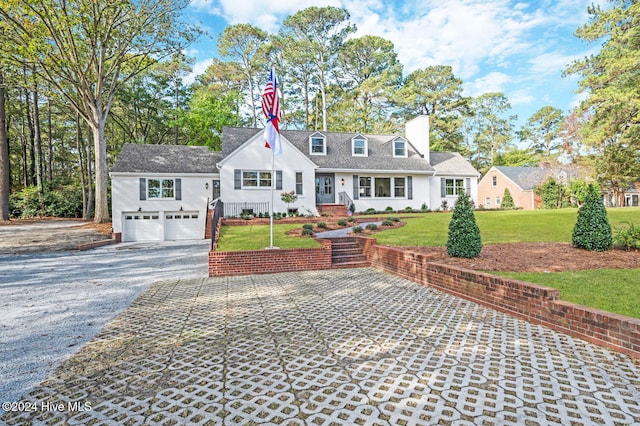 view of front facade featuring a front lawn and a garage