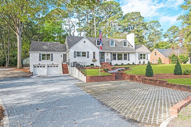 view of front of home featuring a garage and a front yard