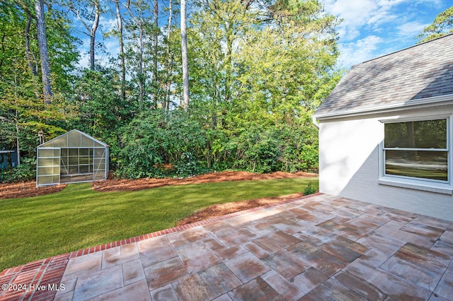 view of yard with a patio area and an outdoor structure