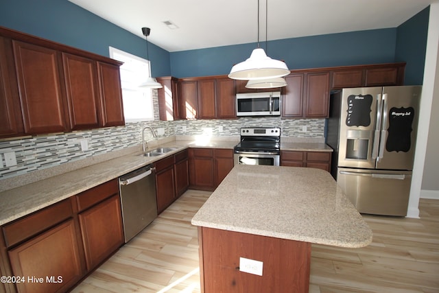 kitchen featuring a center island, stainless steel appliances, light hardwood / wood-style flooring, and sink