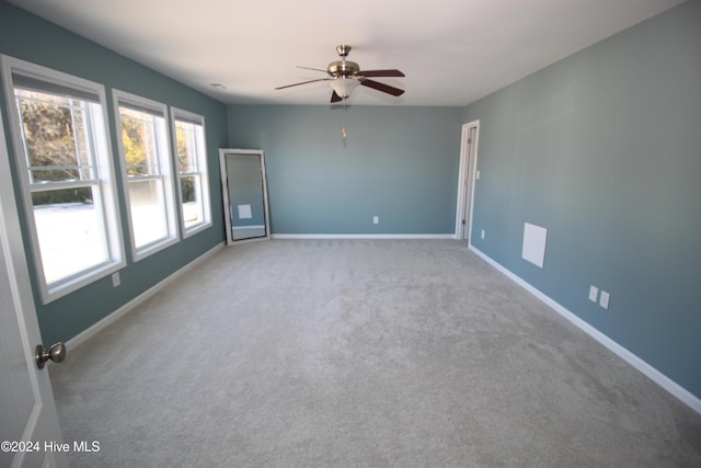 carpeted empty room featuring ceiling fan