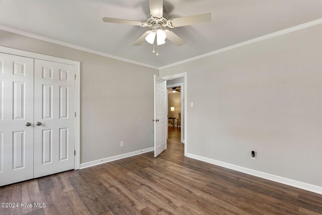 unfurnished room featuring hardwood / wood-style flooring, ornamental molding, and ceiling fan