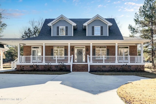 view of front of property featuring a porch