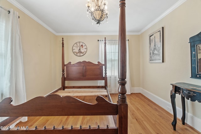 interior space with ornamental molding, wood-type flooring, and an inviting chandelier