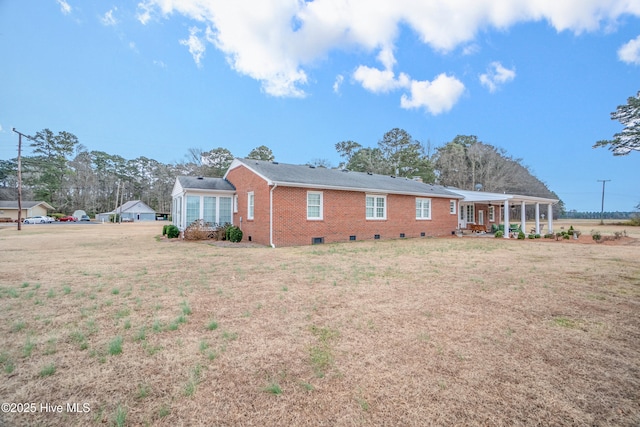 view of front facade with a porch and a front yard