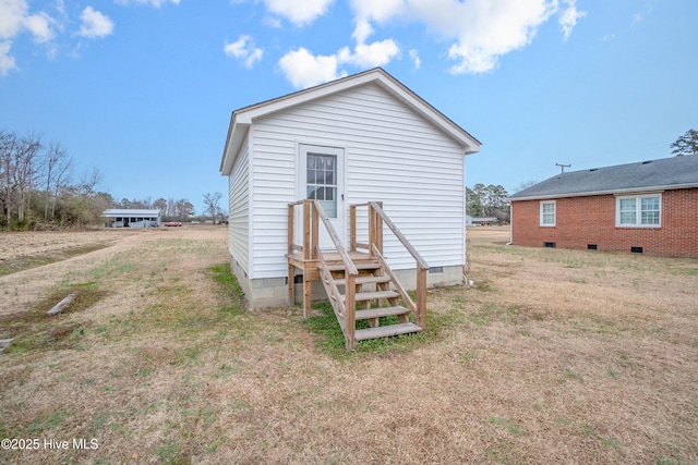 back of house featuring a lawn