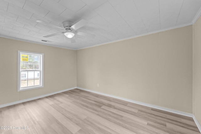 unfurnished room with ceiling fan, visible vents, baseboards, light wood finished floors, and crown molding