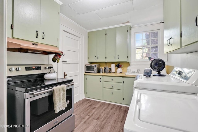 kitchen featuring washer / clothes dryer, light hardwood / wood-style flooring, stainless steel range with electric stovetop, and crown molding