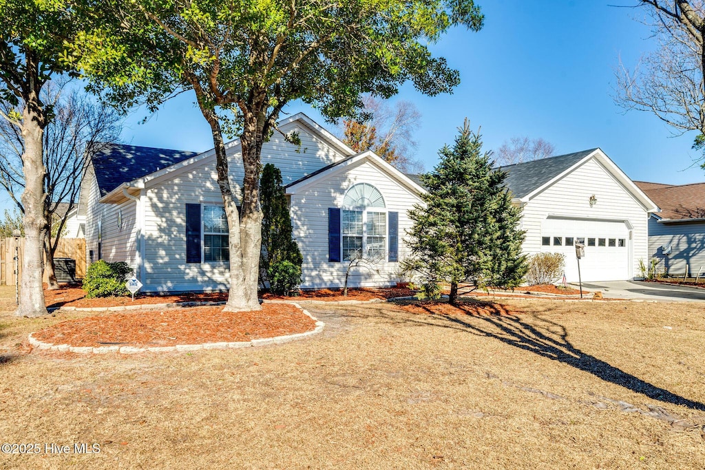 view of front facade featuring a front yard and a garage