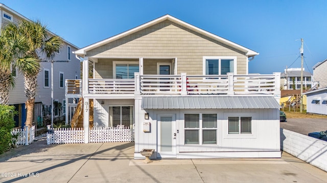 view of front of property featuring a balcony