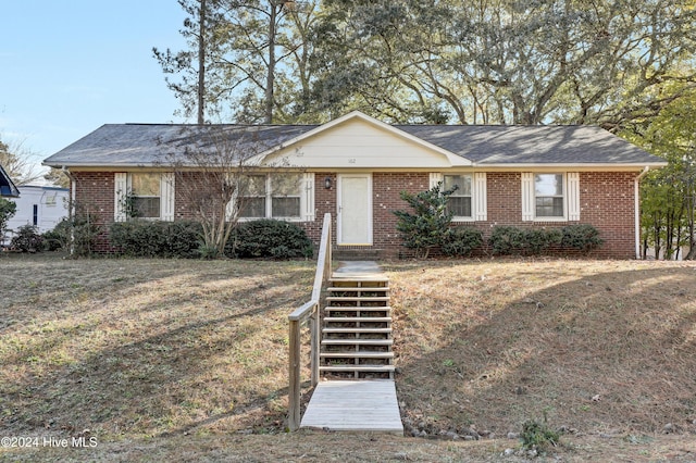 single story home featuring a front yard