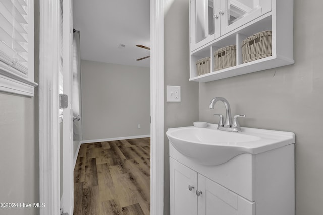 bathroom featuring hardwood / wood-style floors, vanity, and ceiling fan