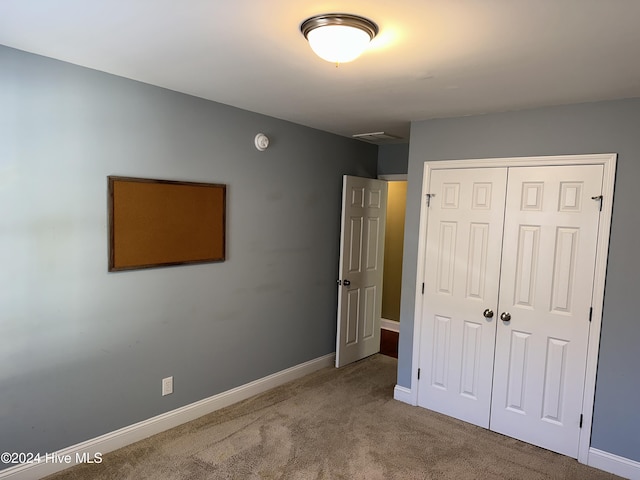 unfurnished bedroom with carpet flooring and a closet