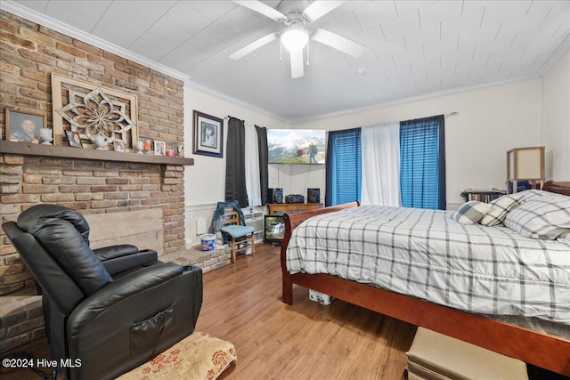 bedroom featuring ceiling fan, light hardwood / wood-style flooring, and ornamental molding