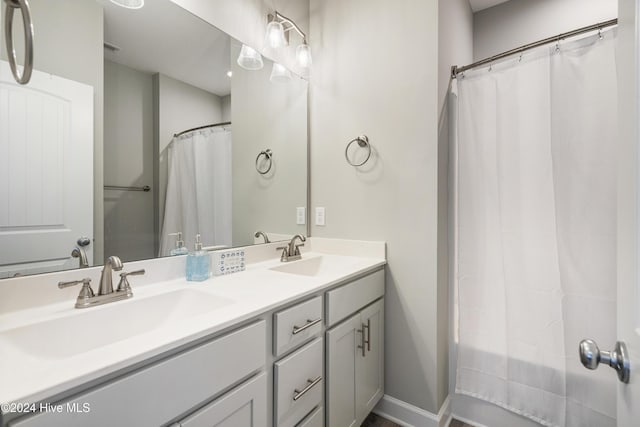 bathroom featuring a shower with curtain and vanity