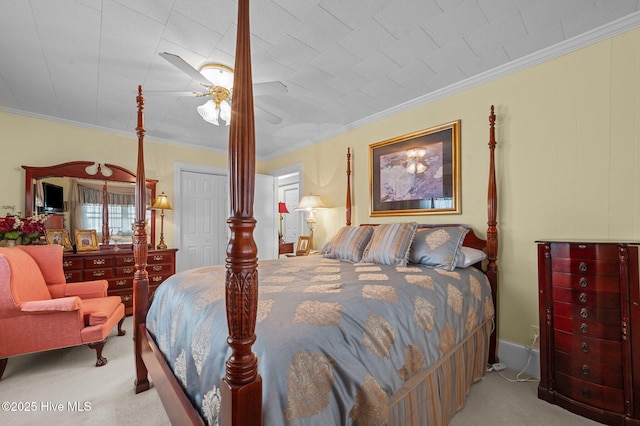 bedroom featuring ceiling fan, carpet floors, and crown molding