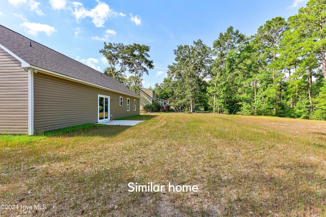 view of yard with a patio