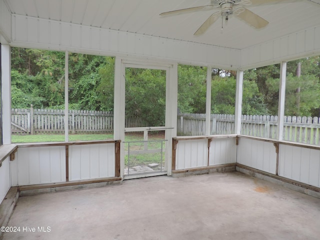 unfurnished sunroom with ceiling fan