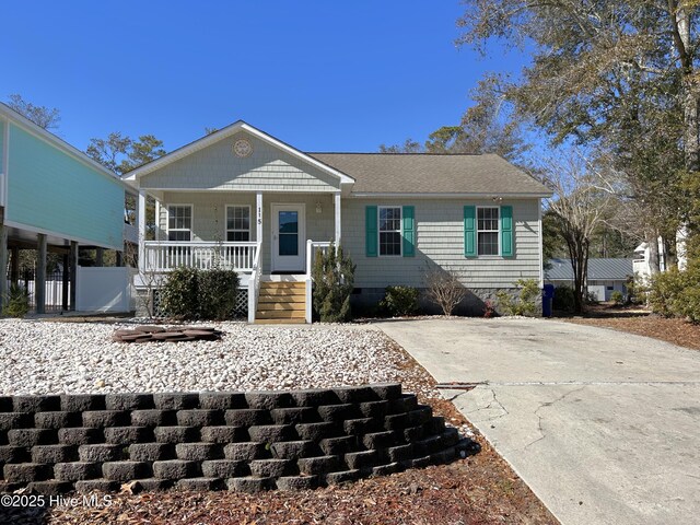 view of front of property featuring covered porch