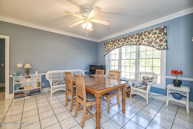 sunroom with ceiling fan and vaulted ceiling