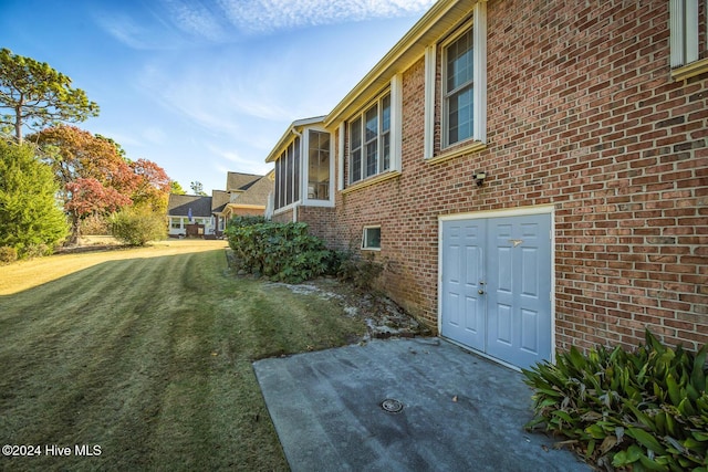 view of yard featuring a patio