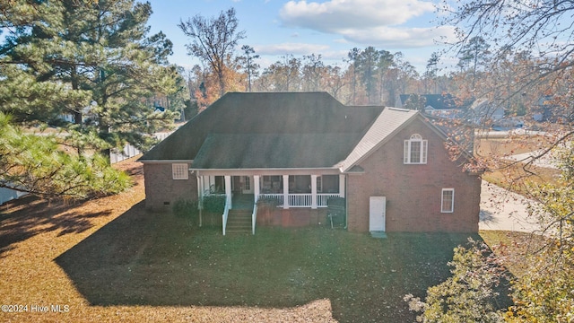 view of front of property with a porch and a front lawn