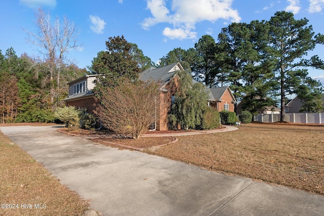 view of front facade with a front yard