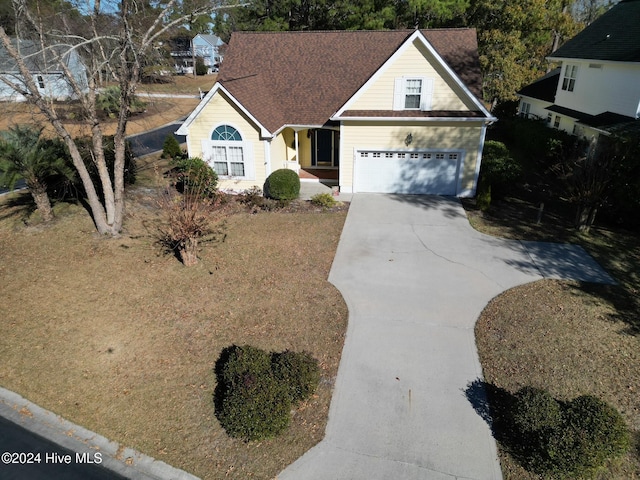 view of front facade featuring a garage and a front lawn