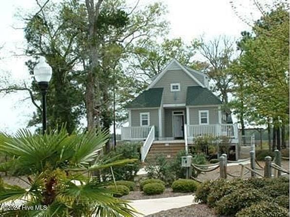 view of front facade