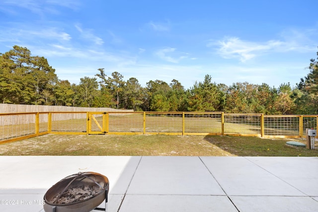 view of patio featuring an outdoor fire pit