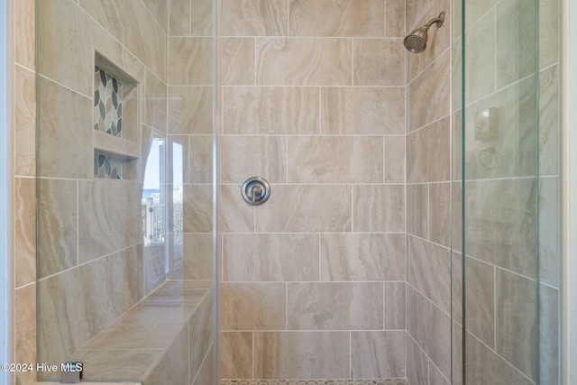 bathroom featuring a tile shower