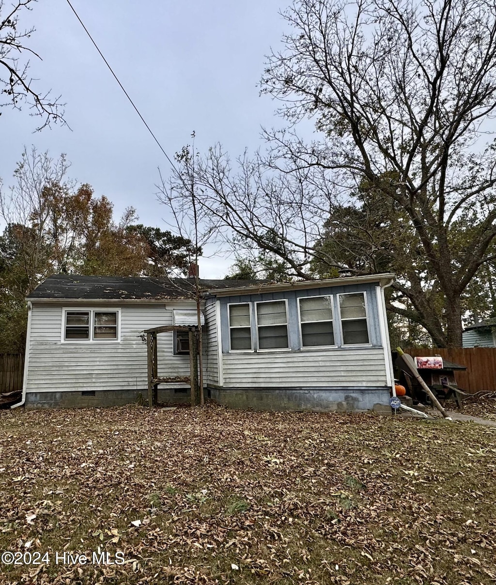 view of front of property