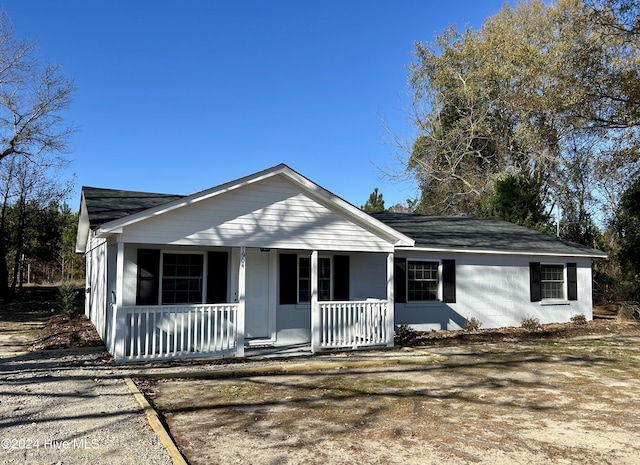 ranch-style home featuring a porch