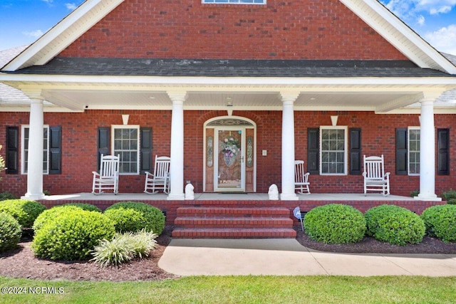 view of front of property featuring a porch