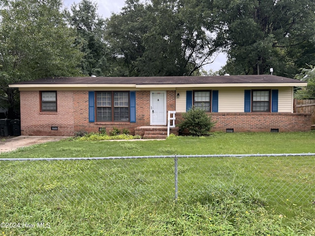 single story home with a front lawn