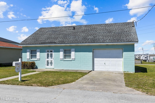 view of front facade featuring a front yard and a garage