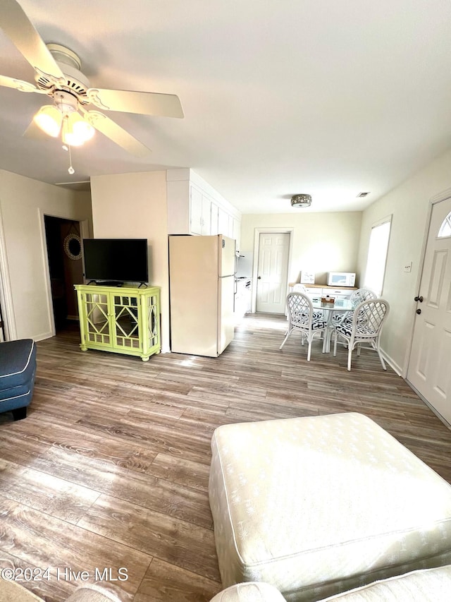 living room featuring hardwood / wood-style flooring and ceiling fan