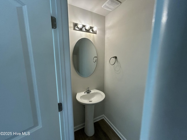 bathroom featuring wood finished floors, visible vents, and baseboards