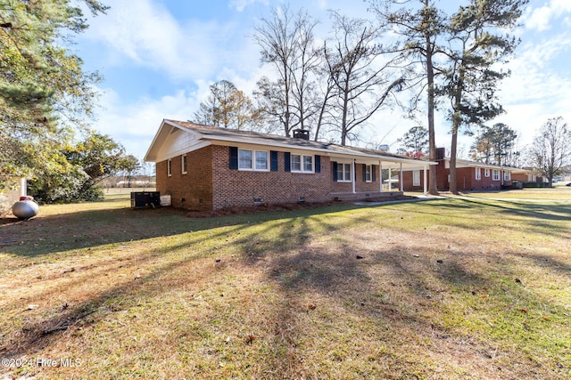 view of front of home with a front lawn