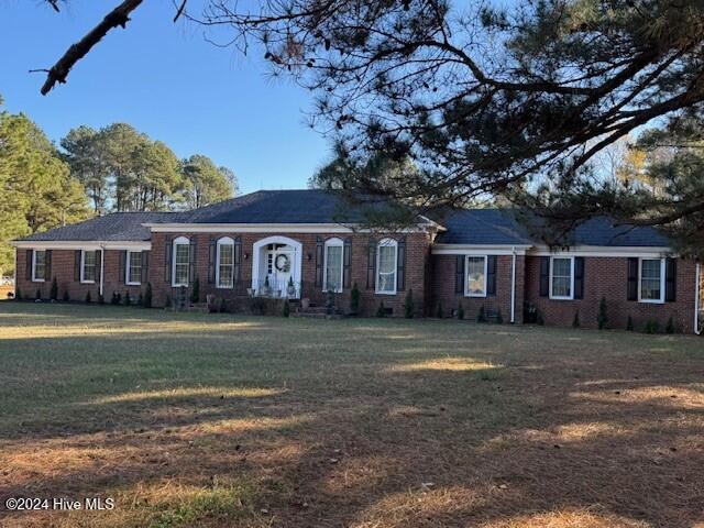 ranch-style house with a front yard