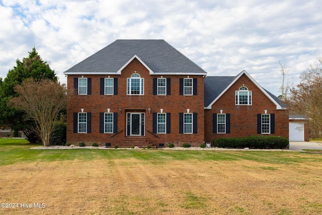 colonial home featuring a front yard