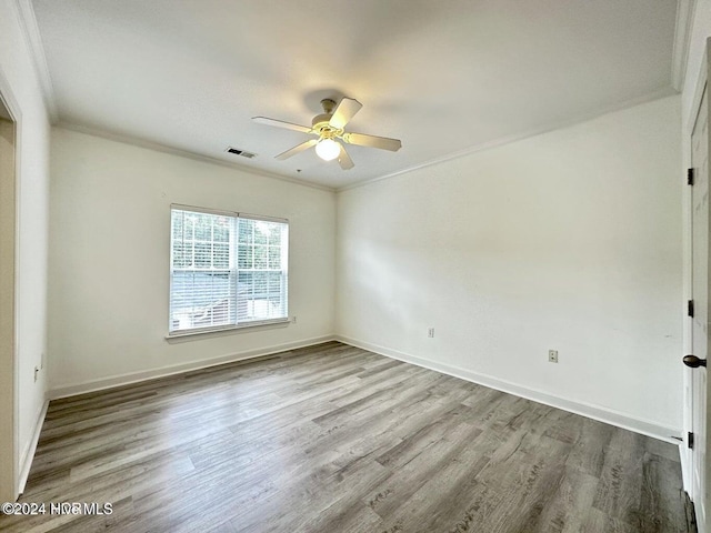 empty room with ceiling fan, light wood-type flooring, and ornamental molding