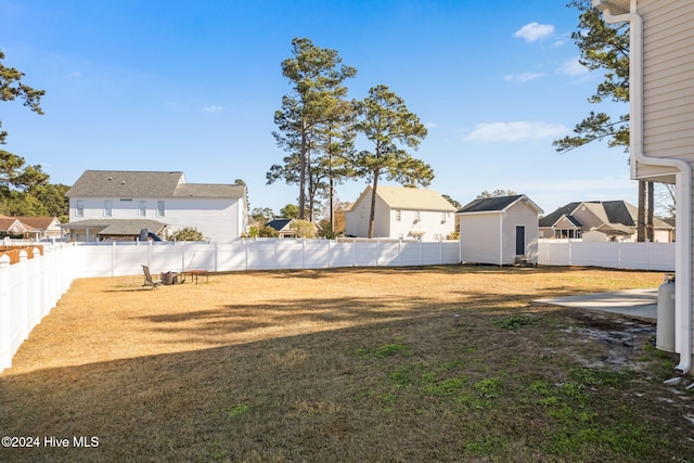 view of yard with a storage unit