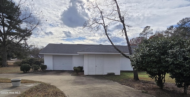 1003 S Main St, Bladenboro, NC 28320 - garage featuring driveway