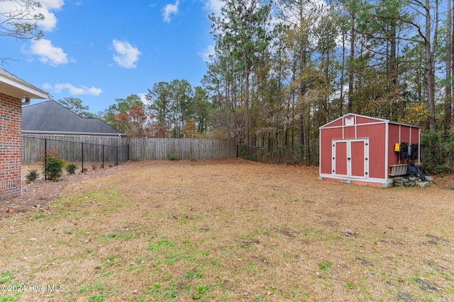 view of yard with a storage shed